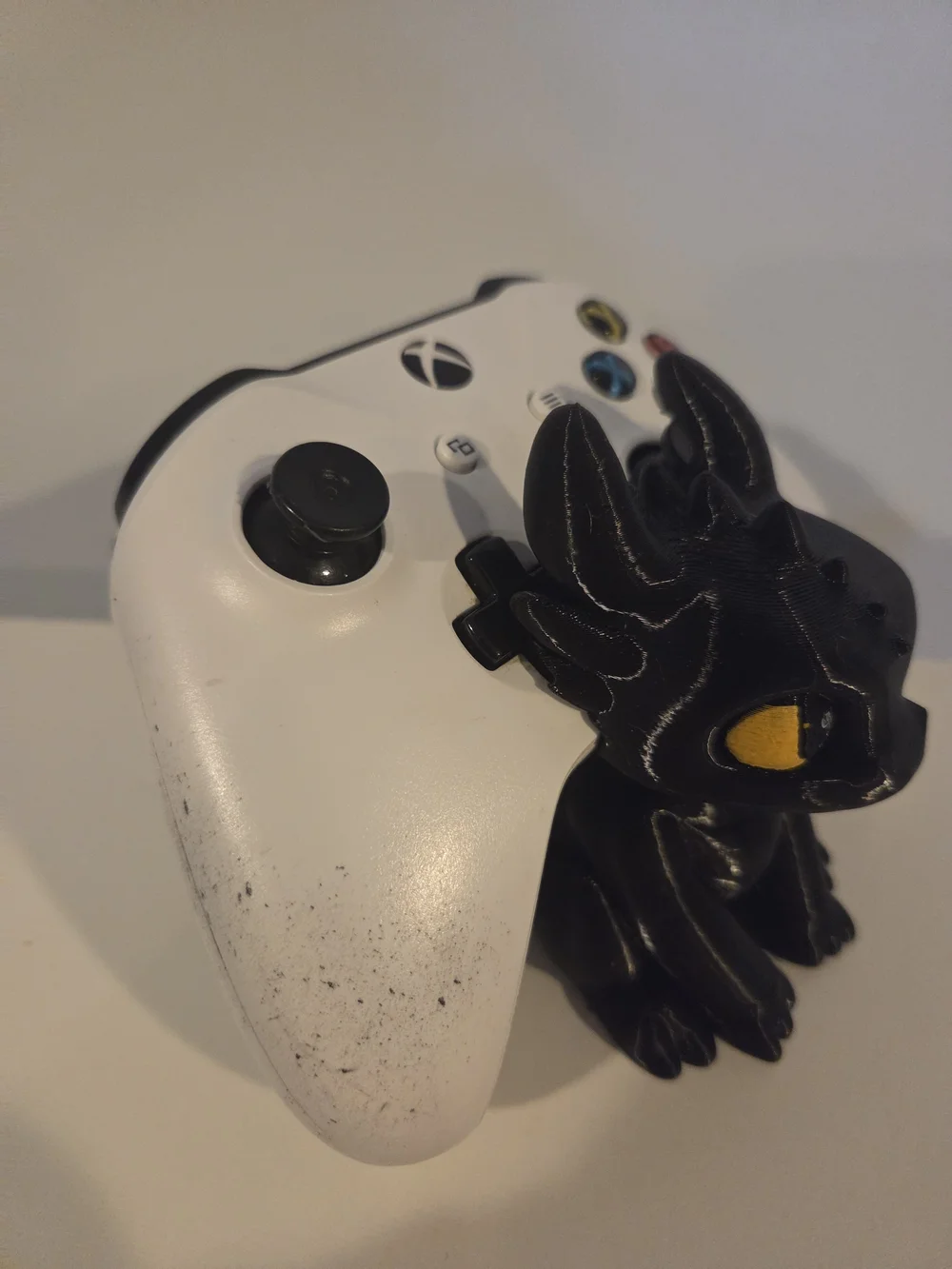 Black Dragon Controller Stand with Yellow Eyes